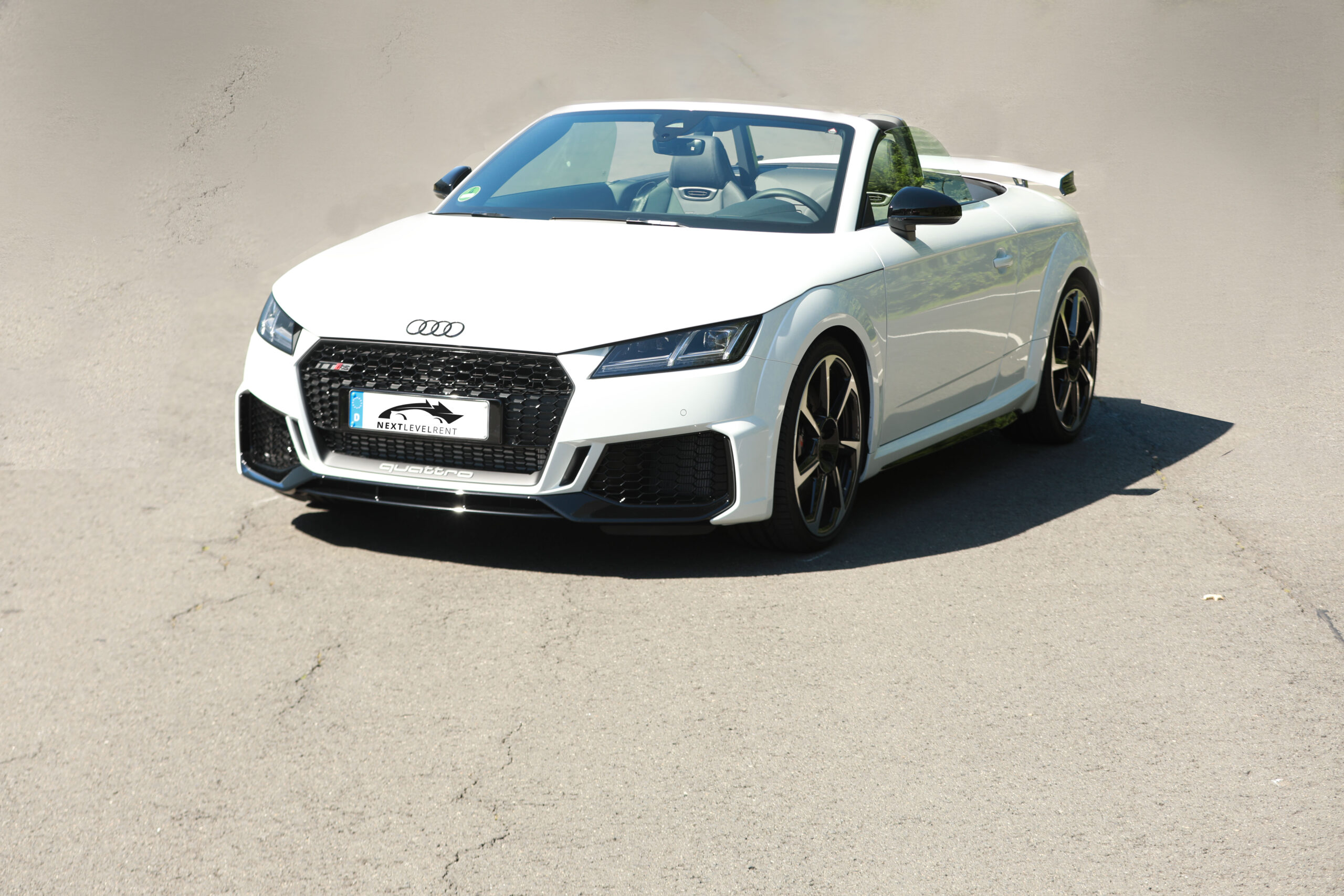 Audi TT RS colgone